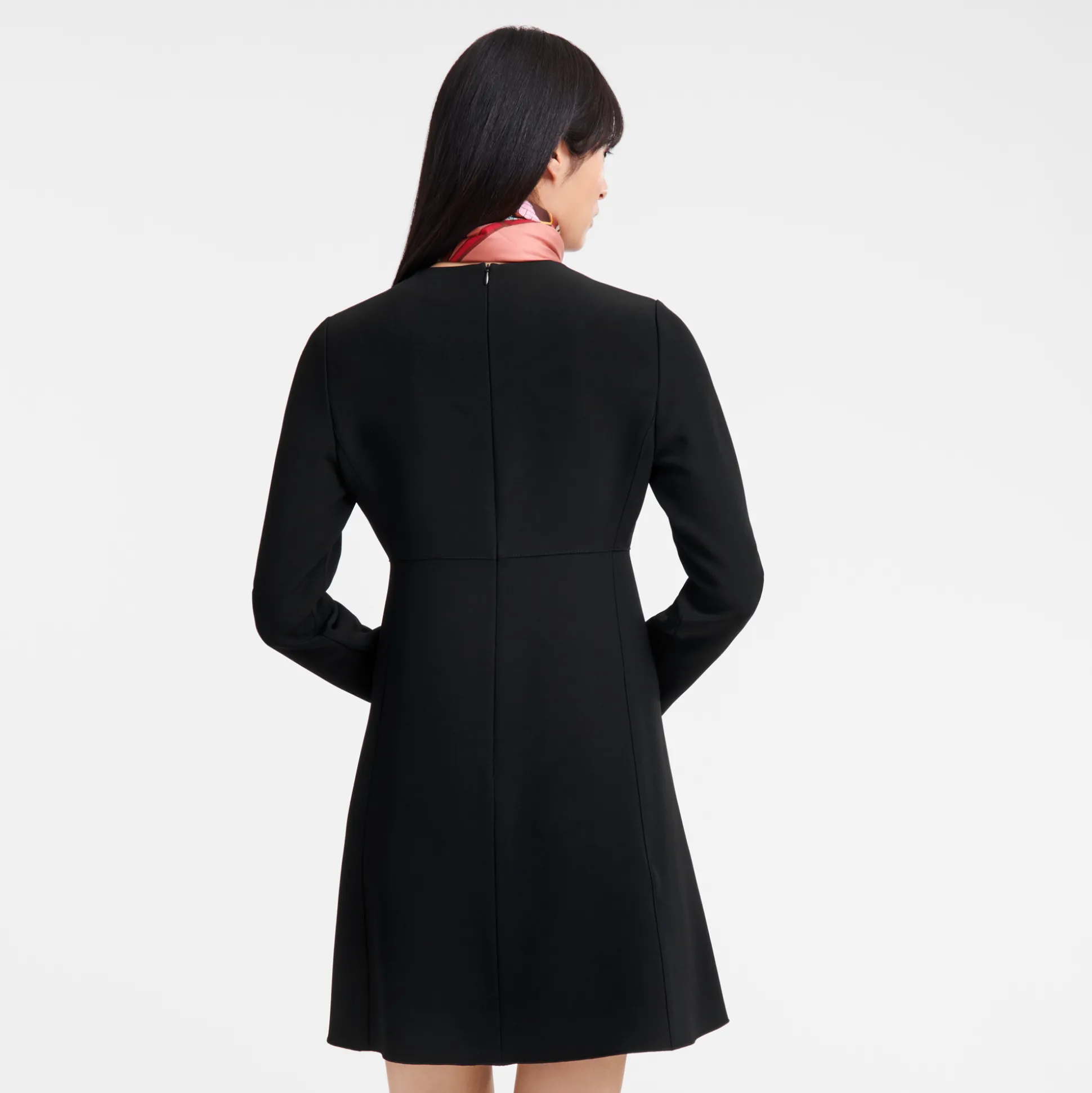 abito_corto_con_cintura_con_applicazione_2.webp Fashion Longchamp Abito corto con cintura con applicazione Nero