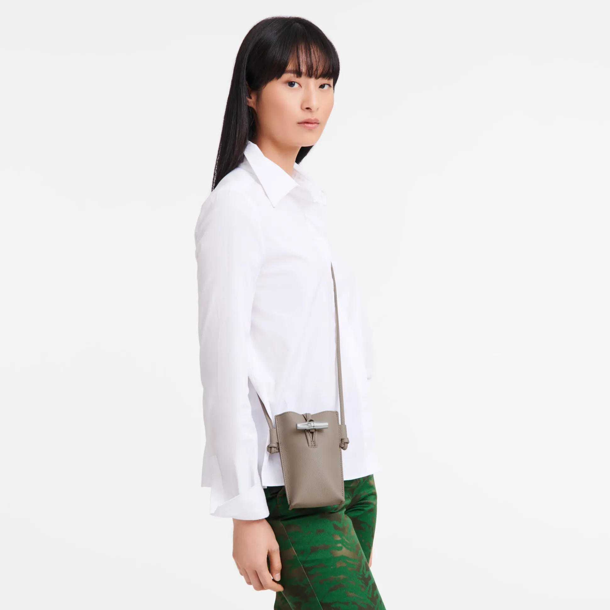 Sale Longchamp Custodia per cellulare con laccio in cuoio Argilla