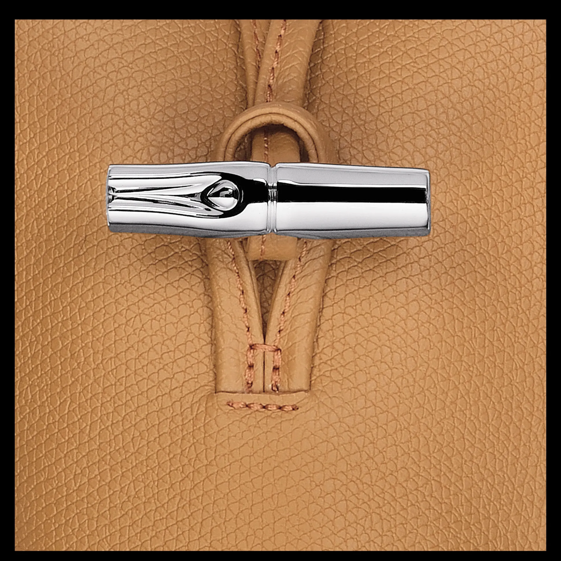 custodia_per_cellulare_con_laccio_in_cuoio_3-3.webp Best Sale Longchamp Custodia per cellulare con laccio in cuoio Noce