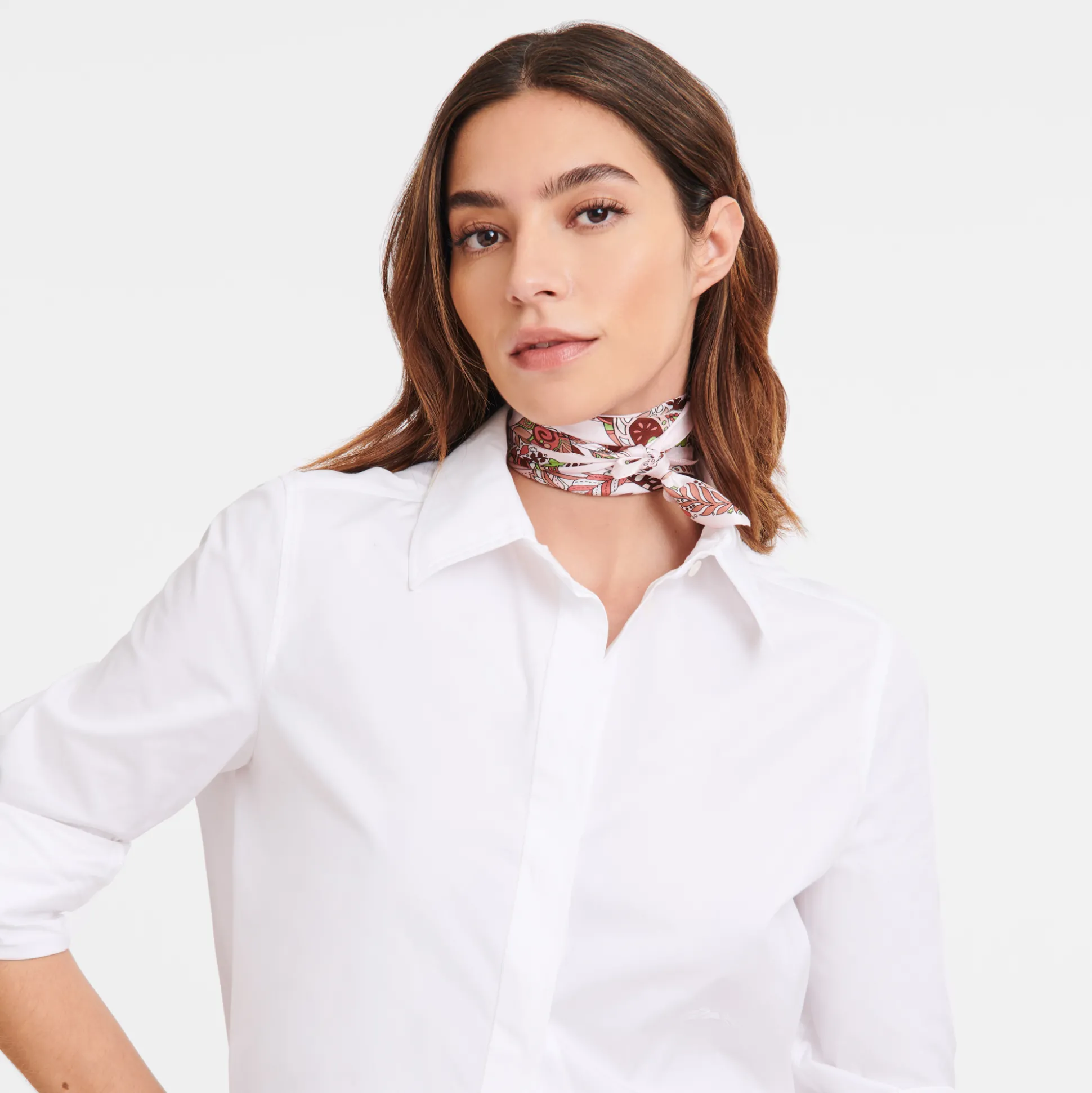 foulard_di_seta__fort_longchamp_seta__beige_pelle_1.webp Fashion Longchamp Foulard di seta 50 Forêt Seta - Beige Pelle BeigePelle