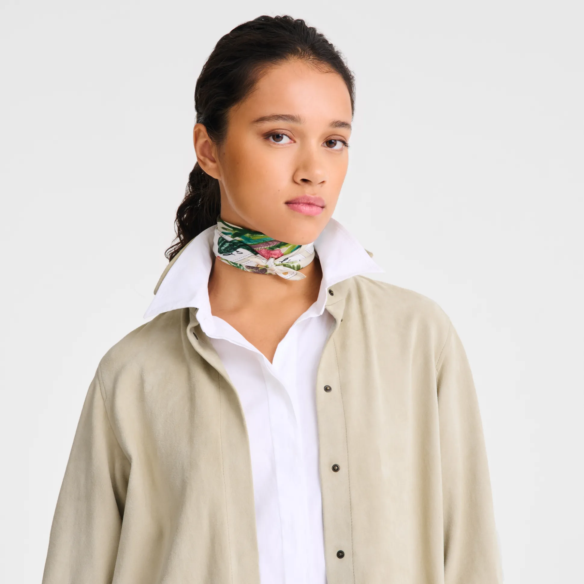 foulard_di_seta__rosa_e_verde_other__carta_1.webp Shop Longchamp Foulard di seta 50 Rosa e verde OTHER - Carta