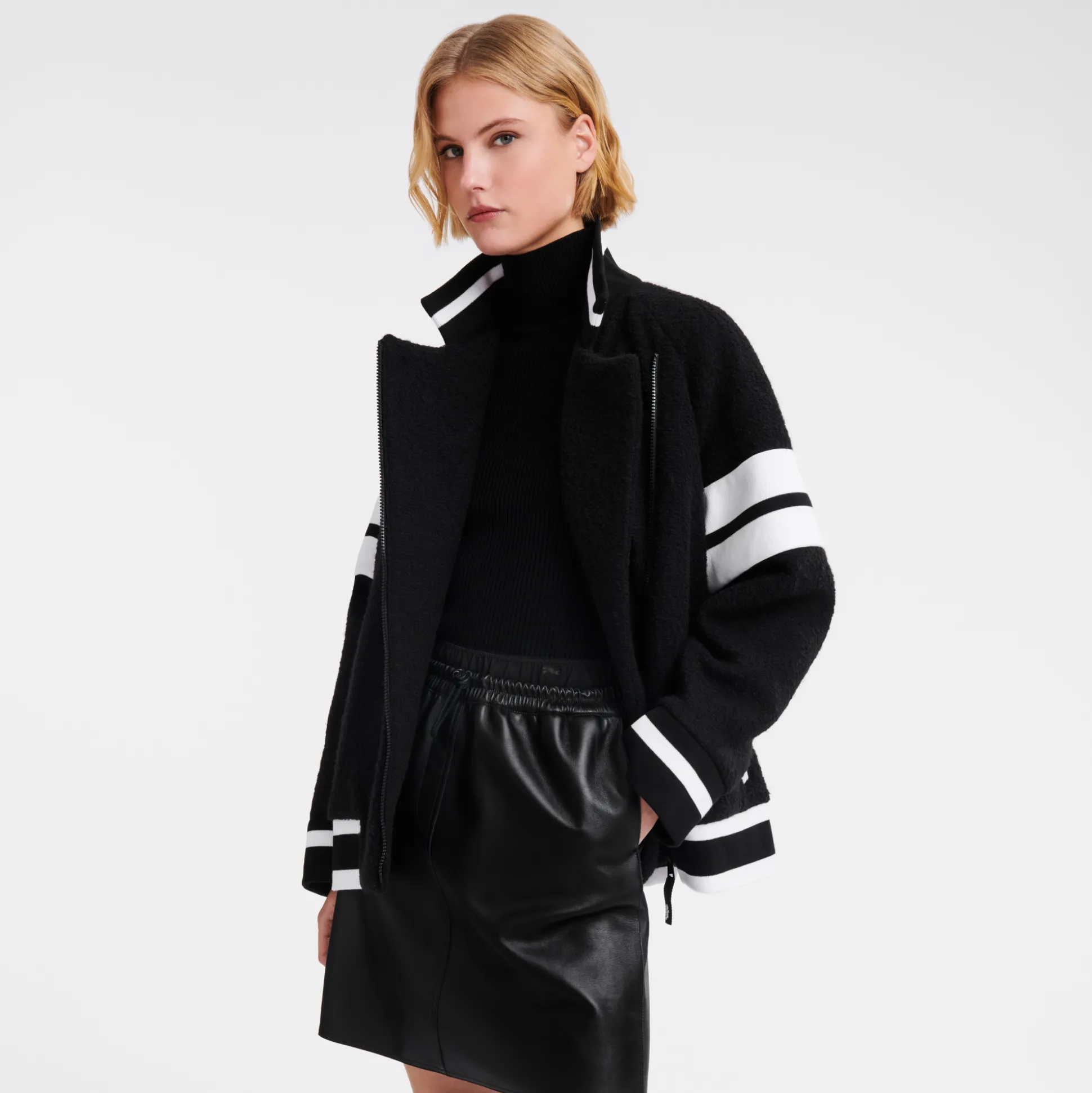 giubbotto_oversize_3.webp New Longchamp Giubbotto oversize Nero