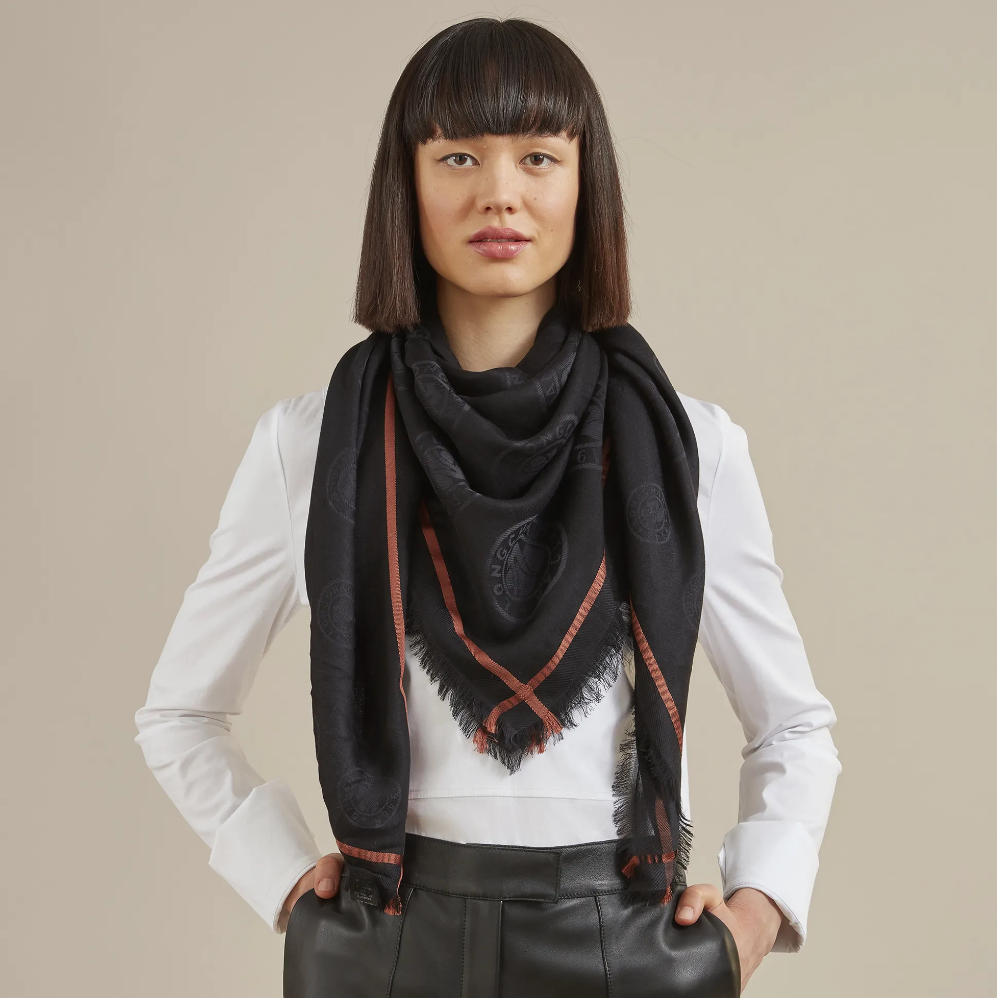 stole_2-2.webp Cheap Longchamp Stole Nero